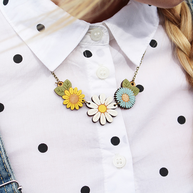 layla amber wildflower necklace
